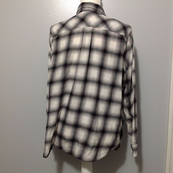 Eddie Bauer flannel button up shirt size XL - Picture 2 of 5